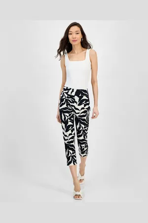 I.N.C. International Concepts Petite Printed Mid-Rise Beng Capri Pants, Exclusively at Macy