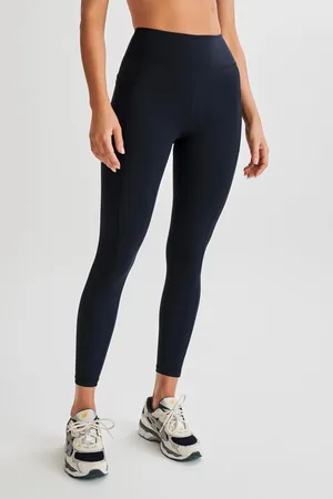 MESHKI Briar V Back Leggings With Pockets