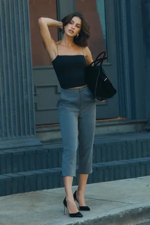 MESHKI Anne Fitted Capri Pants