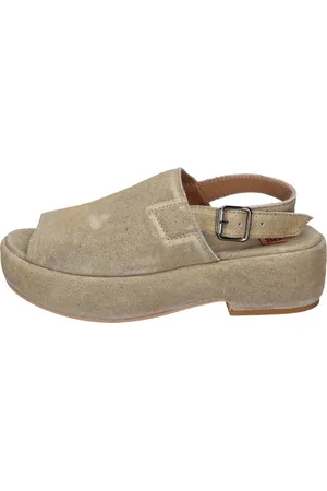 Moma Flat Sandals, female, , Size: 7 US Suede Sandals
