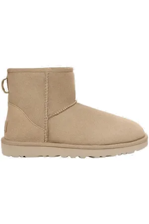 UGG Winter Boots, female, , Size: 7 US Classic Mini Sand Shoe