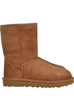 UGG Winter Boots, female, , Size: 8 US Classic Short II Chestnut Shoes