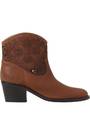 Via Roma Cowboy Boots, female, , Size: 7 US Chic Leather Ankle Boots CutOut Detail