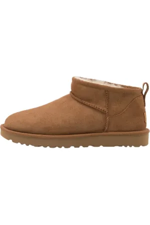 UGG Winter Boots, female, , Size: 8 US Classic Ultra Mini Sheepskin Boots