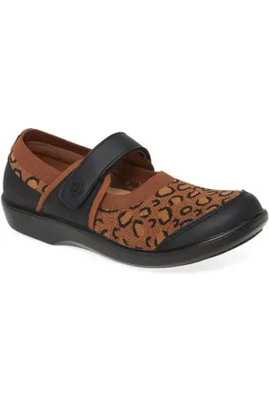 TRAQ BY ALEGRIA Qutie Mary Jane Flat in at Nordstrom, Size 6-6.5Us