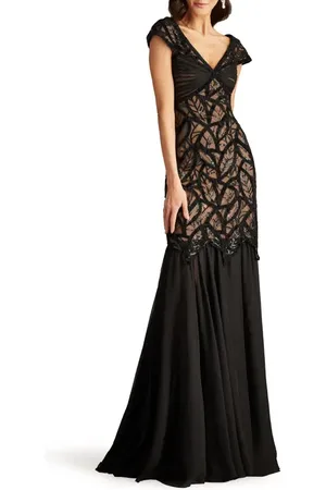 Tadashi Shoji Sequin Leaf Detail Trumpet Gown in at Nordstrom, Size 16