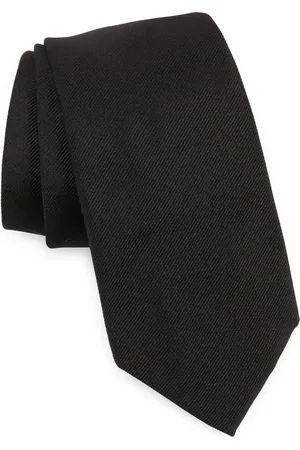HUGO BOSS Solid Silk Tie in at Nordstrom