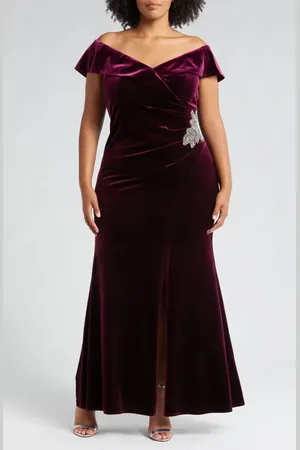 Alex Evenings Off the Shoulder Velvet Gown in at Nordstrom, Size 18W