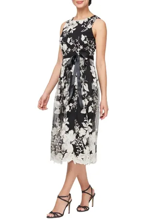 Alex Evenings Floral Embroidered Midi Dress in at Nordstrom, Size 2