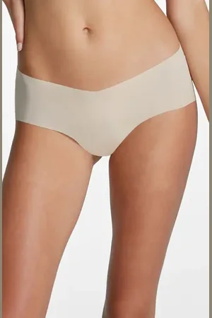 Commando Invisible Rib Girl Shorts in at Nordstrom