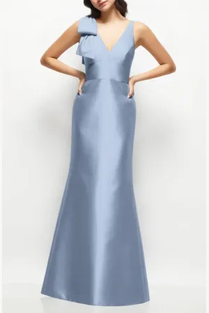 Alfred Sung Bow Detail Sleeveless Satin Twill Trumpet Gown in at Nordstrom, Size 6