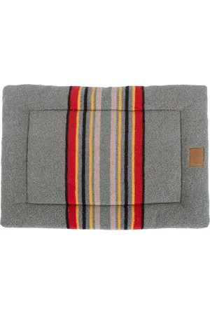 Pendleton Vintage Camp Pet Comfort Cushion in at Nordstrom, Size Medium