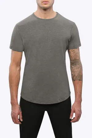 Cuts AO Curve Hem Cotton Blend T-Shirt in at Nordstrom, Size Medium R