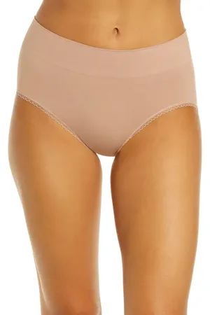 Wacoal Feeling Flexible Briefs in at Nordstrom, Size Large