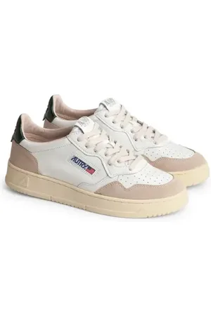 Autry Medalist Low Sneaker in at Nordstrom, Size 7Us