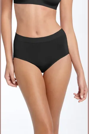 Wacoal B-Smooth Briefs in at Nordstrom, Size Small