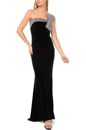 CE&CE Bow Detail Strapless Velvet Gown in at Nordstrom, Size 16