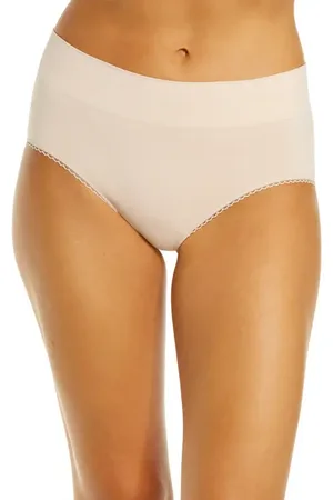 Wacoal Feeling Flexible Briefs in at Nordstrom, Size Large