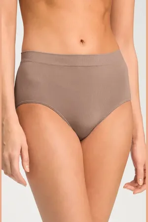 Wacoal B-Smooth Briefs in at Nordstrom, Size Small