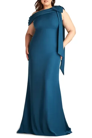 Tadashi Shoji One-Shoulder Bow Detail Crepe Gown in at Nordstrom, Size 14W