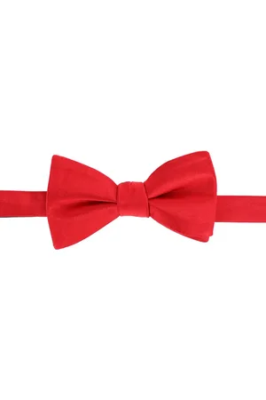 Trafalgar Sutton Solid Silk Bow Tie in at Nordstrom