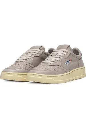 Autry Medalist Low Sneaker in at Nordstrom, Size 5Us