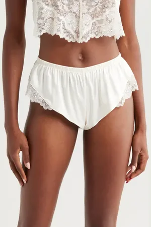 Natori Chantilly Lace Trim Tap Shorts in at Nordstrom, Size Small