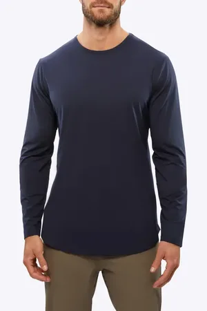 Cuts AO Curved Hem Long Sleeve T-Shirt in at Nordstrom, Size Small