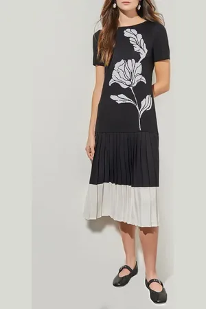 Ming Wang Modern Fit Mixed Media Pleated Midi Dress in at Nordstrom, Size X-Large