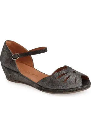Kenneth Cole Lily Moon