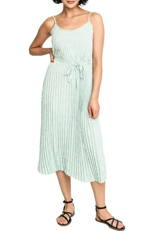 GIBSONLOOK Pleated Midi Dress in at Nordstrom, Size X-Large