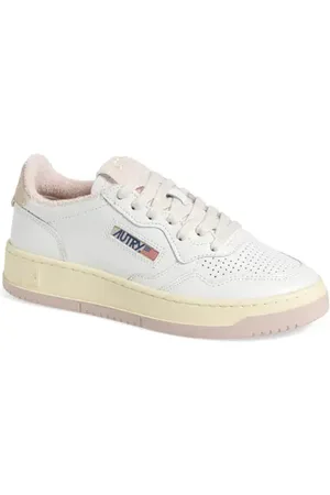 Autry Medalist Low Sneaker in at Nordstrom, Size 9Us