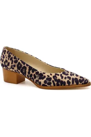 Amalfi by Rangoni Pacifico Pointed Toe Pump in at Nordstrom, Size 7.5