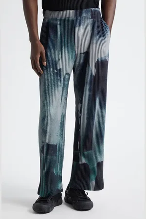 Issey Miyake Wind Walk Pleated Straight Leg Pants in at Nordstrom, Size 3