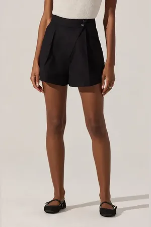 ASTR Asymmetric Pleat Shorts in at Nordstrom, Size X-Small