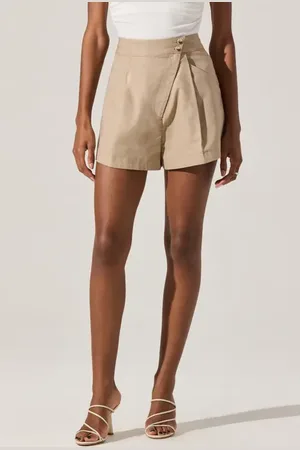ASTR Asymmetric Pleat Shorts in at Nordstrom, Size Small