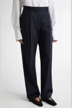 Totême Pleated Straight Leg Trousers in at Nordstrom, Size 8 Us