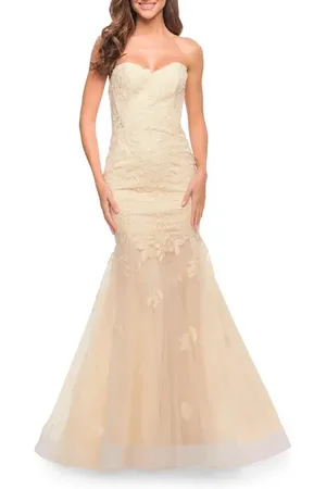 La Femme Mermaid Strapless Elegant Lace and Tulle Gown in at Nordstrom, Size 14