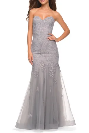 La Femme Mermaid Strapless Elegant Lace and Tulle Gown in at Nordstrom, Size 00