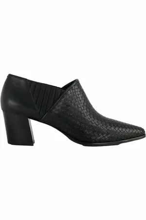 Bernardo Famous Ankle Bootie in at Nordstrom, Size 6.5
