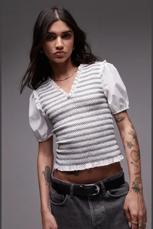 Topshop V-Neck Puff Sleeve Shirred Top in at Nordstrom, Size 2 Us