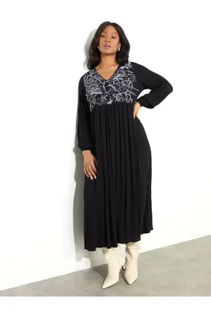 Live Unlimited London Long Sleeve Embroidered Crinkle Dress in at Nordstrom, Size 24