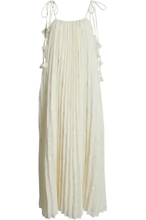 En Saison Sadie Floral Embroidery Midi Dress in at Nordstrom, Size X-Small