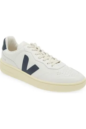 Veja V-90 Leather Sneaker in at Nordstrom, Size 40