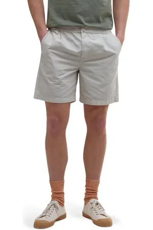 Barbour Rickfell Pleated Cotton Ripstop Shorts in at Nordstrom, Size Large