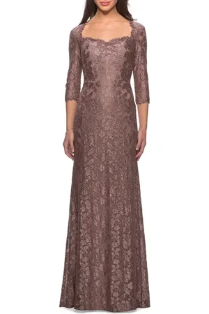 La Femme Long Lace Gown with Sweetheart Neckline in at Nordstrom, Size 6