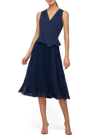 Kay Unger Orella Pleated Mixed Media Cocktail Dress in at Nordstrom, Size 0