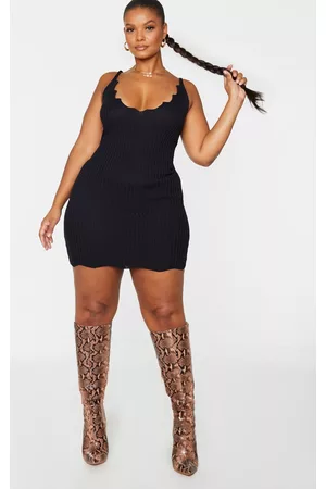 PRETTYLITTLETHING Plus Knit Scallop Edge Detail Bodycon Dress