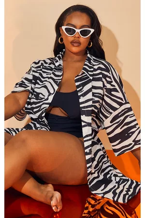PRETTYLITTLETHING Women Short sleeved Shirts - Plus Multi Zebra Oversized Short Sleeve Beach Shirt