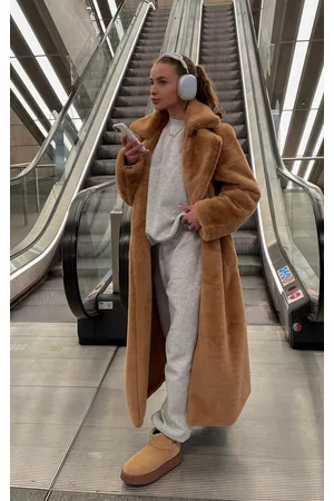 PRETTYLITTLETHING Women Fur Coats - Camel Maxi Faux Fur Coat